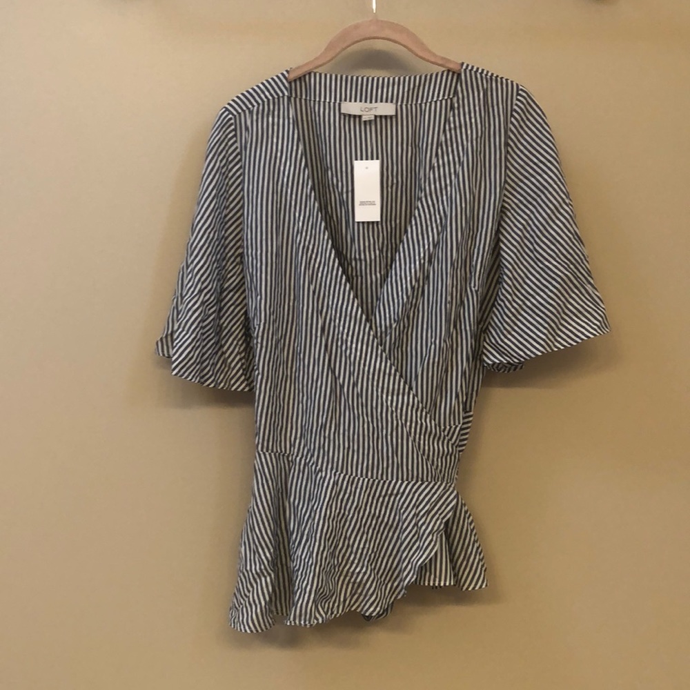 NEVER WORN LOFT striped wrap top